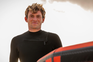 VIDÉO – Un Français établit un record du monde de saut en kitesurf en pleine tempête Goretti