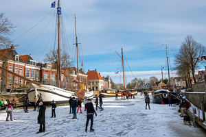 Dokkum en hiver, quand les canaux se transforment en patinoires naturelles