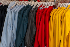 Imperméable marin : l’histoire d’un vêtement né en mer devenu icône de l’hiver