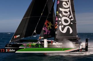 Après un mois sur sa tentative de Trophée Jules Verne, Sodebo Ultim 3 ga...