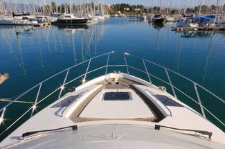 Amarré mais sous tension : comment protéger son bateau à quai ?