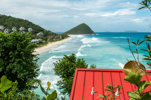 Tortola, cœur battant des Îles Vierges britanniques, entre reliefs tropicaux et art de vivre caribéen
