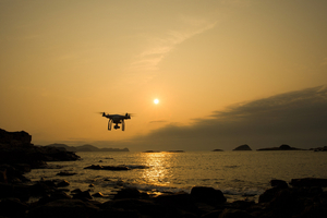 Voir sans s’exposer : comment les drones transforment la plaisance ?