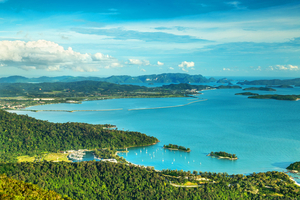 Langkawi en Malaisie : voyage tropical entre îles, nature luxuriante et horizons asiatiques