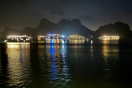 Mouillage dans la baie d'Ha Long