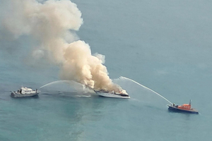 Incendie en mer au large d’Antibes : un bateau ravagé par les flammes près du phare de la Garoupe