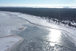 VIDÉO - Mer Baltique gelée en Pologne : quand la glace transforme Gdańsk en paysage polaire