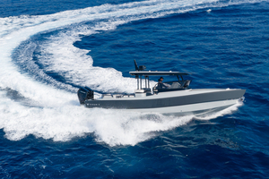 TYKUN X : un tender en aluminium de 10,5 m issu du monde militaire