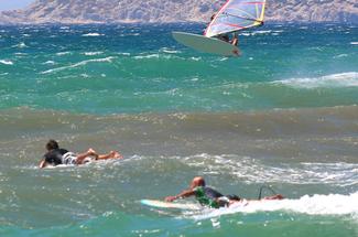 Surf en Méditerranée : où trouver les meilleures vagues de Gruissan à Vi...