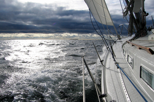 Vent, houle, grains : ces 10 pièges météo qui font basculer une navigation