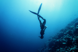 Apnée : 3 exercices de respiration à pratiquer chez soi pour progresser en profondeur