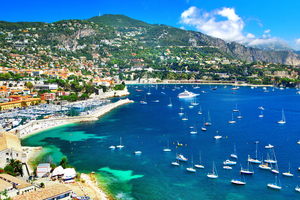 Tourisme mondial 2025 : la France reste 1ère destination mais l’Espagne réduit l’écart