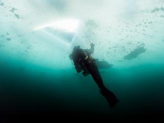 Plongée sous glace : 3 spots incroyables en...