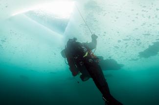 Plongée sous glace : 3 spots incroyables en Europe pour tester le grand ...