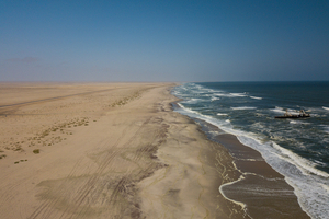 Skeleton Bay : la vague la plus longue du monde au cœur du désert namibien