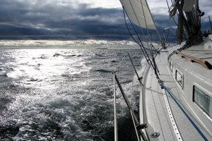 Comment choisir son abri ou port de repli quand la météo l’exige ?