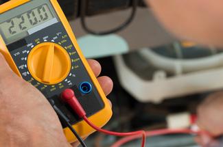 Panne électrique en mer : la méthode sûre pour tout diagnostiquer avec u...