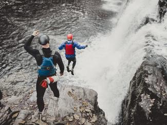 Coasteering : le sport d’aventure qui...
