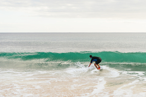 Skimboard : les meilleurs spots pour glisser au ras de l’eau toute l’année