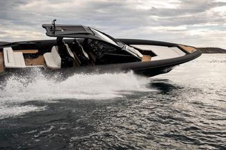 Technohull Alpha 45 : 13,8 m de puissance brute et plus de 85 nœuds en p...