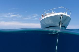 Ancre, chaîne, alarme : les vrais choix qui sécurisent un mouillage aujo...