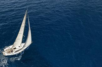 Traverser l’Atlantique sans suréquiper son bateau : les vraies priorités...