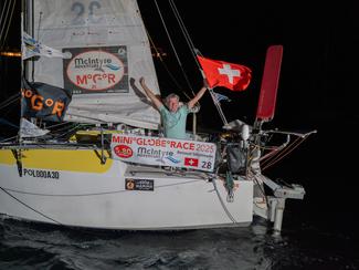 Mini Globe Race 2025-2026 : l’exploit fou de 6...