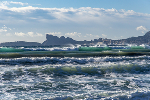 Le mistral en Méditerranée : comment ce vent naît et pourquoi il peut changer une navigation