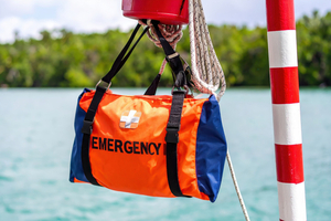 Balise, VHF, satellite, batterie : le sac de survie a changé de visage
