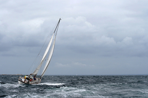 Fuir ou se mettre à la cape ? Pourquoi les carènes modernes rebattent les cartes