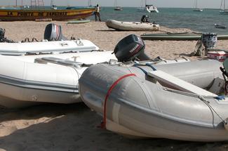 Annexe pneumatique qui se dégonfle : d’où vient la fuite et que faire ?