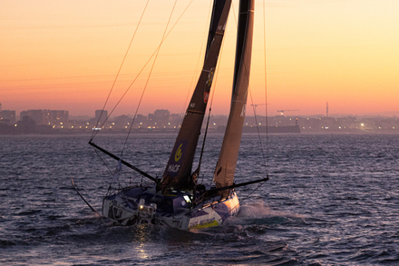 Le skipper de MACIF Santé Prévoyance Charlie Dalin (FRA) de retour aux Sables d'Olonne, il remporte le Vendée Globe 2024-2025 Le skipper de MACIF Santé Prévoyance Charlie Dalin (FRA) de retour aux Sables d'Olonne, il remporte le Vendée Globe 2024-2025