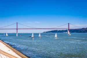 Naviguer sur le Tage à Lisbonne au printemps : une remontée spectaculaire entre histoire maritime et lumière atlantique