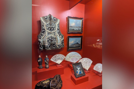 La vitrine « Canton » au musée de la Compagnie des Indes Orientales de Lorient. La vitrine « Canton » au musée de la Compagnie des Indes Orientales de Lorient.