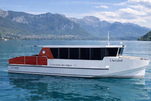 Un nouveau bateau arrive sur le lac d’Annecy : un spectacle à ne pas manquer