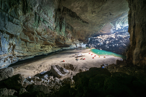 Grotte de Son Doong : explorer la plus grande cavité du monde au cœur de la jungle vietnamienne