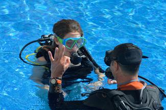 Baptême de plongée en piscine : pourquoi s'inscrire dès maintenant est l...