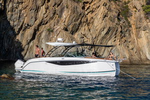 Jeanneau TH33 : l’élégance sur deux coques