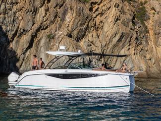 Jeanneau TH33 : l’élégance sur deux coques