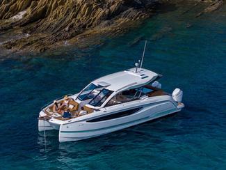 Jeanneau TH38 : le nouveau catamaran à moteur...