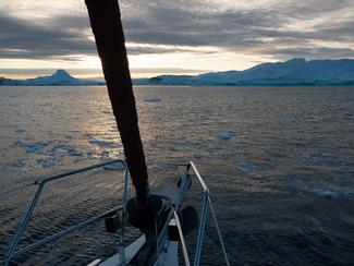 Tour du monde par l’Arctique à la voile pure :...