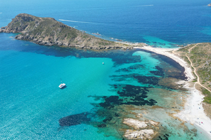 Calanques, Corse, Baléares : pourquoi certains mouillages ne supportent plus la foule