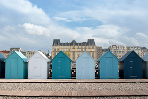 À Dieppe, les cabines de plage font leur grand retour : un symbole fort pour le front de mer