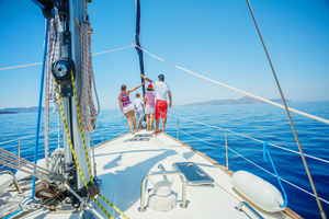 Partir en famille en bateau : école, santé, budget, papiers, tout ce qu’il faut vraiment prévoir