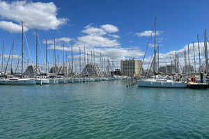 International Multihull Show 2026 : record de bateaux, nouveautés et virage électrique à La Grande-Motte