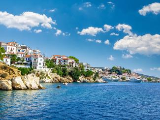 Au printemps, les îles Sporades dévoilent leur...