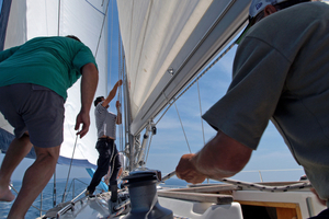 Équipiers à bord : les règles pour partir en sécurité et rentrer en bons termes