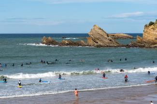 Surf et surfréquentation : à partir de quand un spot change de nature