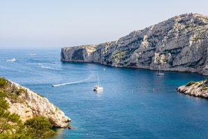 Naviguer sans se mettre hors la loi : le guide des zones marines protégées