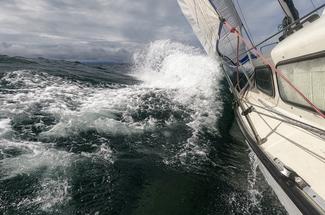 Assurance bateau : ce qui change vraiment face aux tempêtes de plus en p...